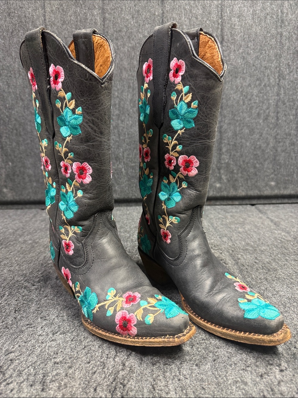 Golden Gun Dark Grey Floral Embroidered Lace-Up Women's Western Boots